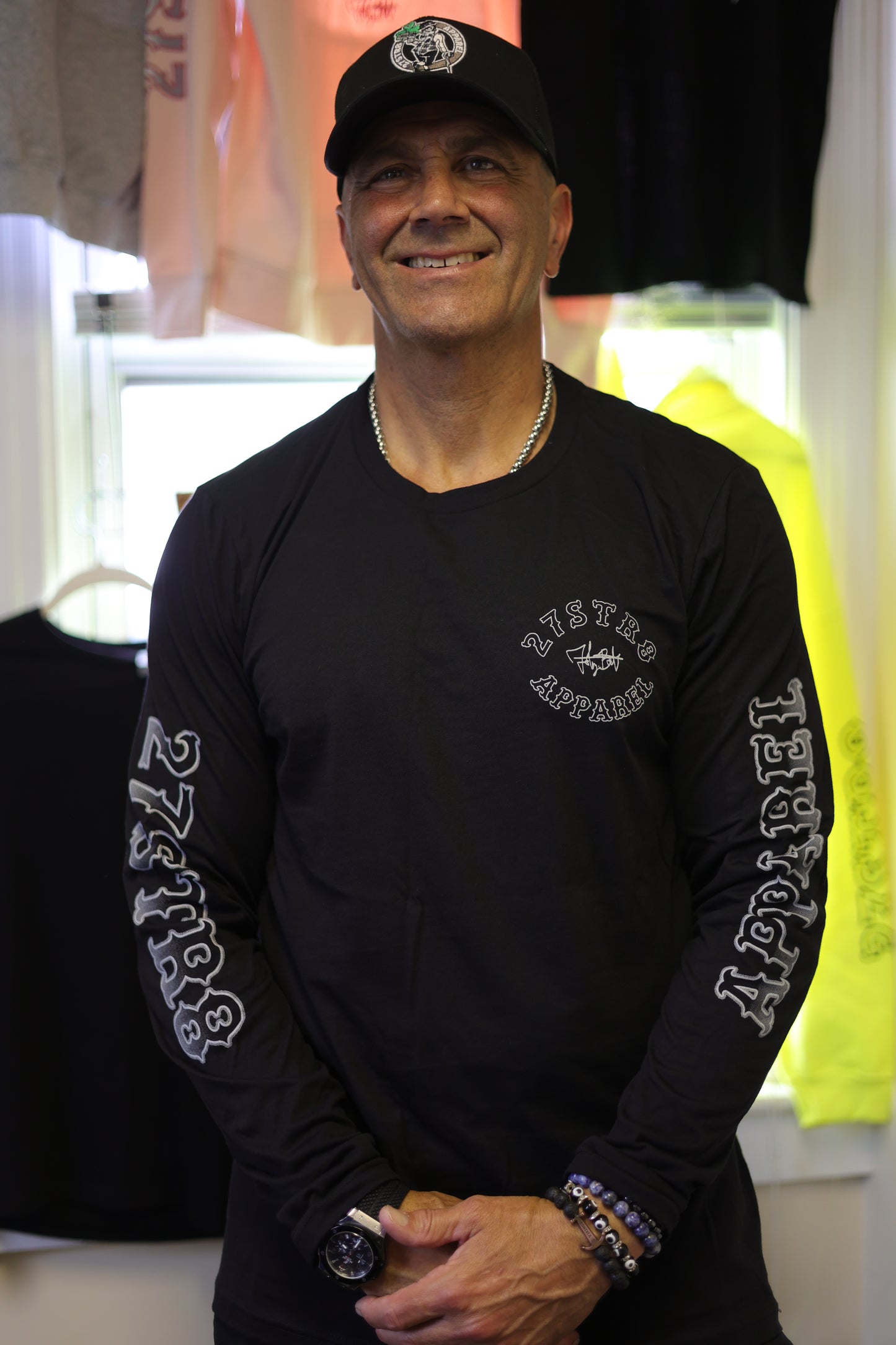 Long-sleeve black T-Shirt
